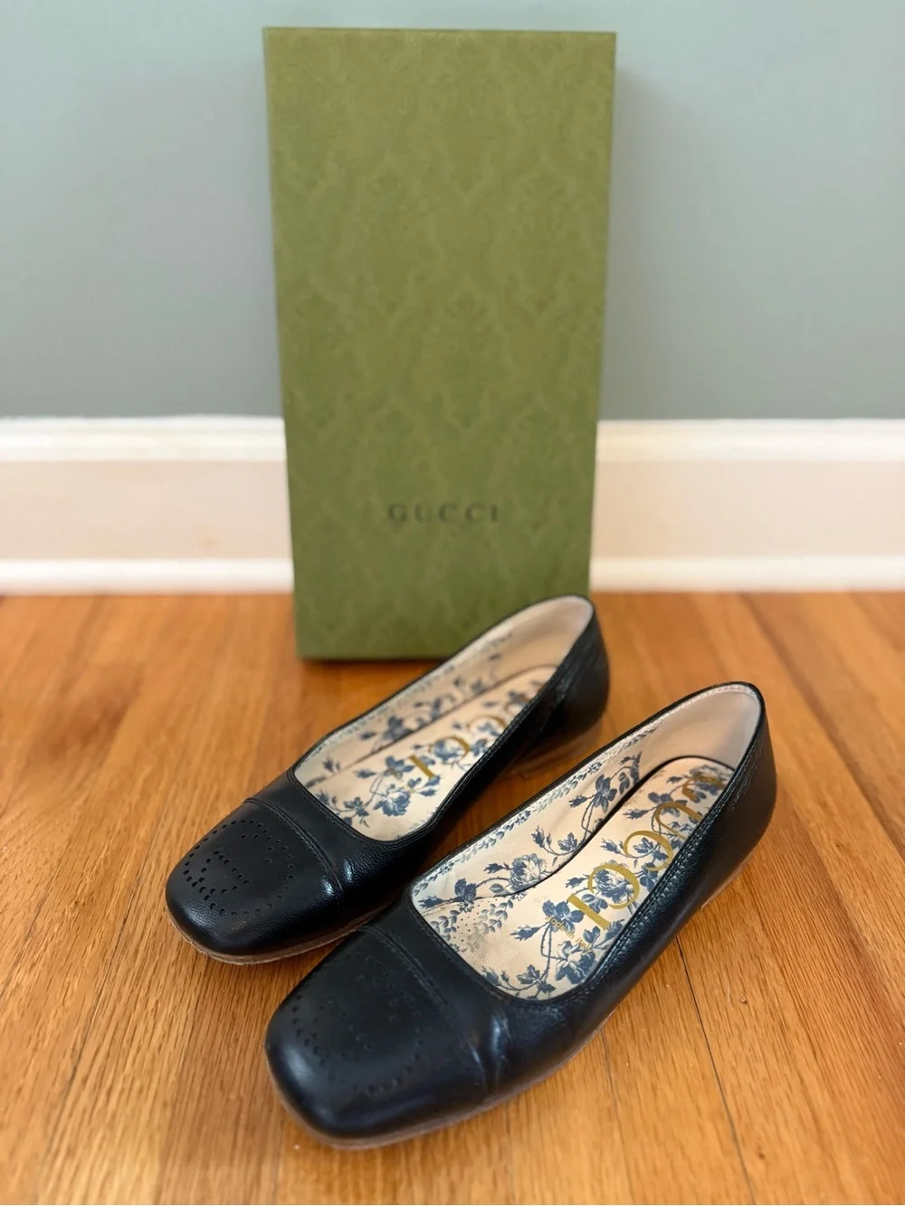 Gucci Black Leather Square-Toe Ballet Flats with Floral Insole